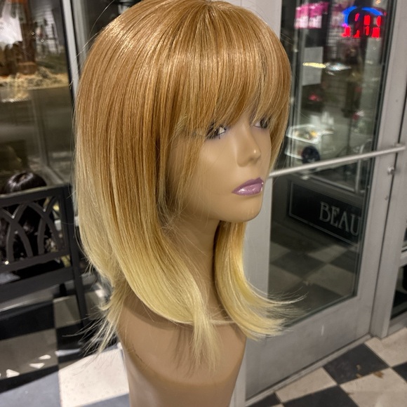 Blonde bangs but with highlights